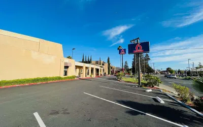 Photo 2 - Motel 6 Vallejo, CA – Napa Valley