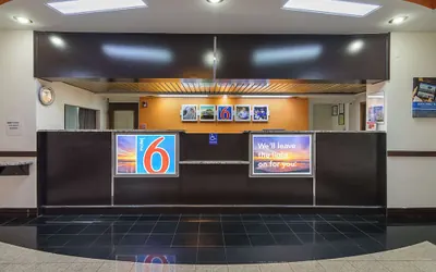 Photo 4 - Motel 6 Decatur, GA