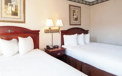Photo 5 - Studio City Court Yard Hotel