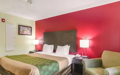 Photo 4 - SureStay Hotel by Best Western Brunswick