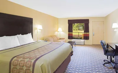 Photo 3 - Days Inn by Wyndham Andalusia