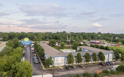 Days Inn & Suites by Wyndham Lexington
