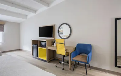 Photo 4 - Days Inn & Suites by Wyndham Lexington