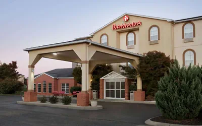 Photo 2 - Ramada by Wyndham Elizabethtown