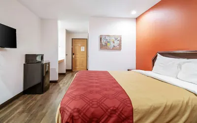 Photo 4 - Econo Lodge Franklin
