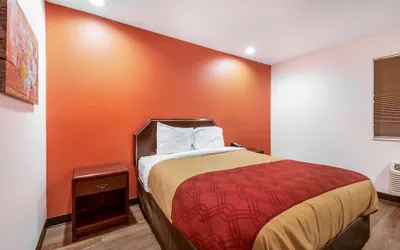 Photo 3 - Econo Lodge Franklin
