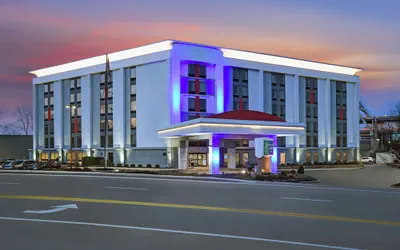 Photo 2 - Holiday Inn Express & Suites Cincinnati Riverfront by IHG