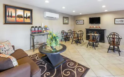 Photo 3 - Days Inn by Wyndham Central City