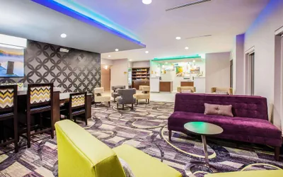 Photo 5 - La Quinta Inn & Suites by Wyndham Elkhart