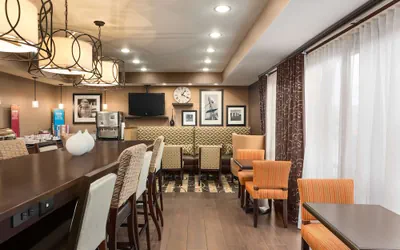 Photo 4 - Hampton Inn Wichita-East
