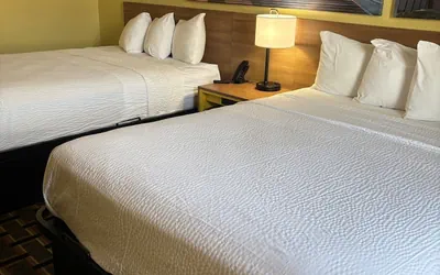 Photo 5 - Days Inn by Wyndham Park City Kansas