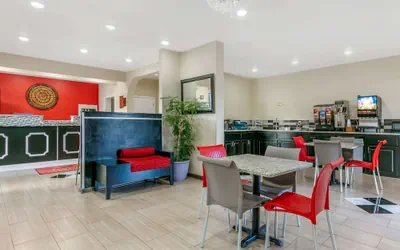 Photo 5 - Econo Lodge Northport - Tuscaloosa North