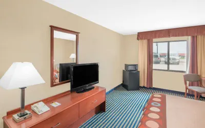 Photo 3 - Super 8 by Wyndham Marshalltown