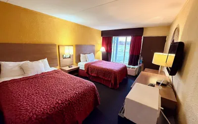 Photo 4 - Days Inn by Wyndham Seymour