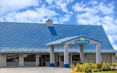 Photo 2 - Days Inn by Wyndham Seymour