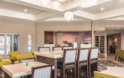 Photo 4 - La Quinta Inn & Suites by Wyndham Shreveport Airport