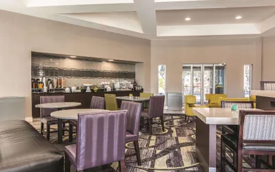Photo 3 - La Quinta Inn & Suites by Wyndham Shreveport Airport