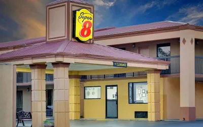 Photo 2 - Super 8 by Wyndham Athens