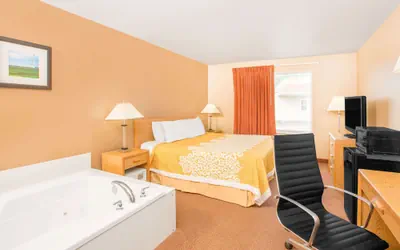Photo 3 - Days Inn by Wyndham Worthington