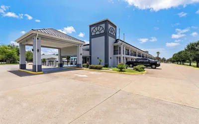 Photo 2 - Econo Lodge Inn & Suites Ocean Springs - Biloxi