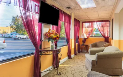 Photo 4 - Econo Lodge Laurel