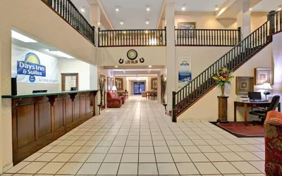 Photo 3 - Days Inn & Suites by Wyndham Hickory
