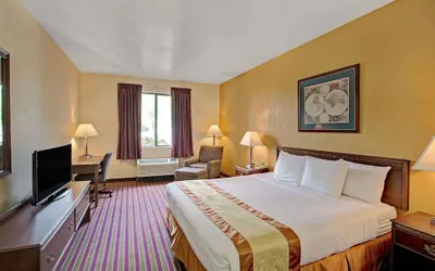Photo 5 - Days Inn & Suites by Wyndham Hickory