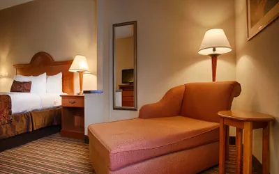 Photo 4 - Best Western Plus Edison Inn