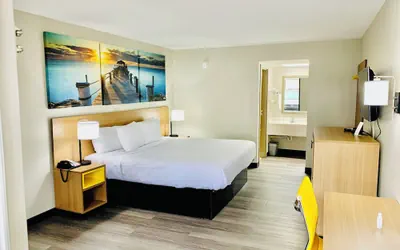 Photo 4 - Days Inn by Wyndham Sanford