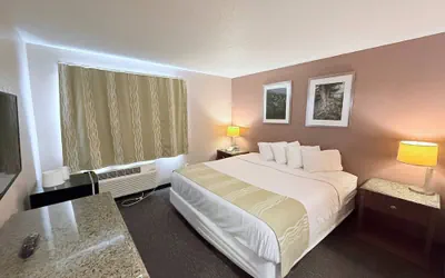 Photo 3 - Bison Inn & Suites on University