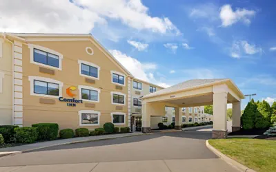 Photo 2 - Comfort Inn River's Edge