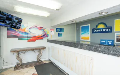 Photo 4 - Days Inn & Suites by Wyndham Dayton North