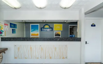 Photo 3 - Days Inn & Suites by Wyndham Dayton North
