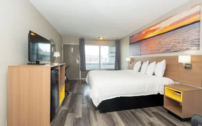 Photo 5 - Days Inn & Suites by Wyndham Dayton North
