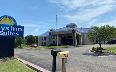 Days Inn & Suites by Wyndham Tahlequah