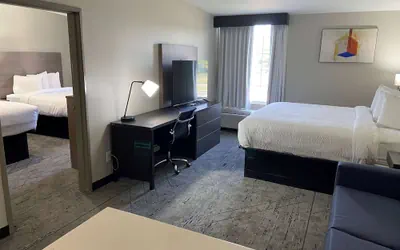 Photo 5 - Days Inn & Suites by Wyndham Tahlequah
