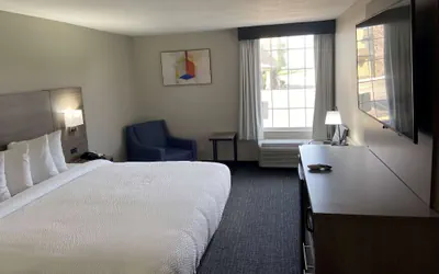 Photo 3 - Days Inn & Suites by Wyndham Tahlequah