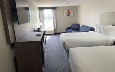 Photo 4 - Days Inn & Suites by Wyndham Tahlequah
