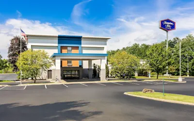 Photo 2 - Hampton Inn by Hilton Youngstown-West I-80