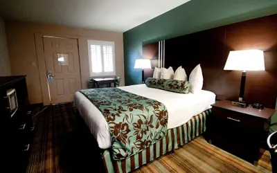 Photo 5 - Prospero's Flagship Inn