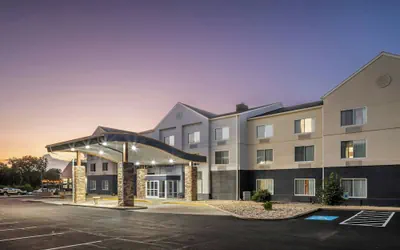 Photo 2 - Fairfield Inn & Suites by Marriott Butler