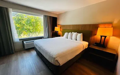 Photo 5 - Radiant Inn & Suites