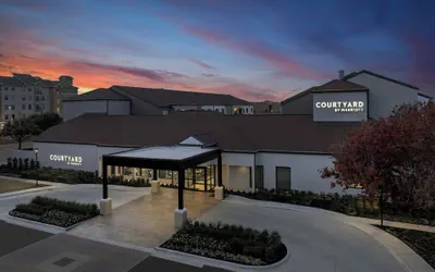Photo 2 - Courtyard by Marriott Waco