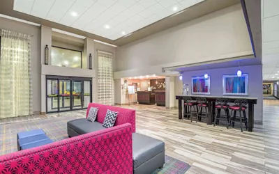 Photo 4 - La Quinta Inn & Suites by Wyndham Denison - N. Lake Texoma