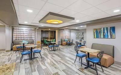 Photo 3 - La Quinta Inn & Suites by Wyndham Denison - N. Lake Texoma
