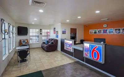 Photo 3 - Motel 6 Madisonville, TX
