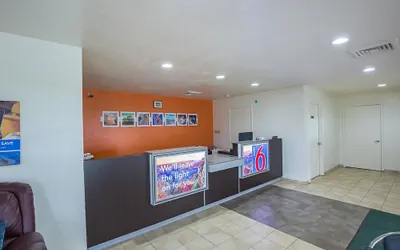 Photo 5 - Motel 6 Madisonville, TX
