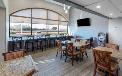 Photo 3 - Baymont by Wyndham McAllen/Pharr