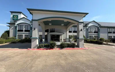 Photo 2 - Quality Inn Hillsboro