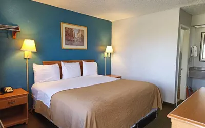 Photo 5 - Executive Inn